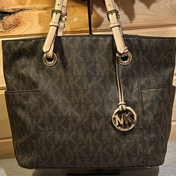 Michael Kors Brown Signature Jet Set Tote Bag - Picture 1 of 17